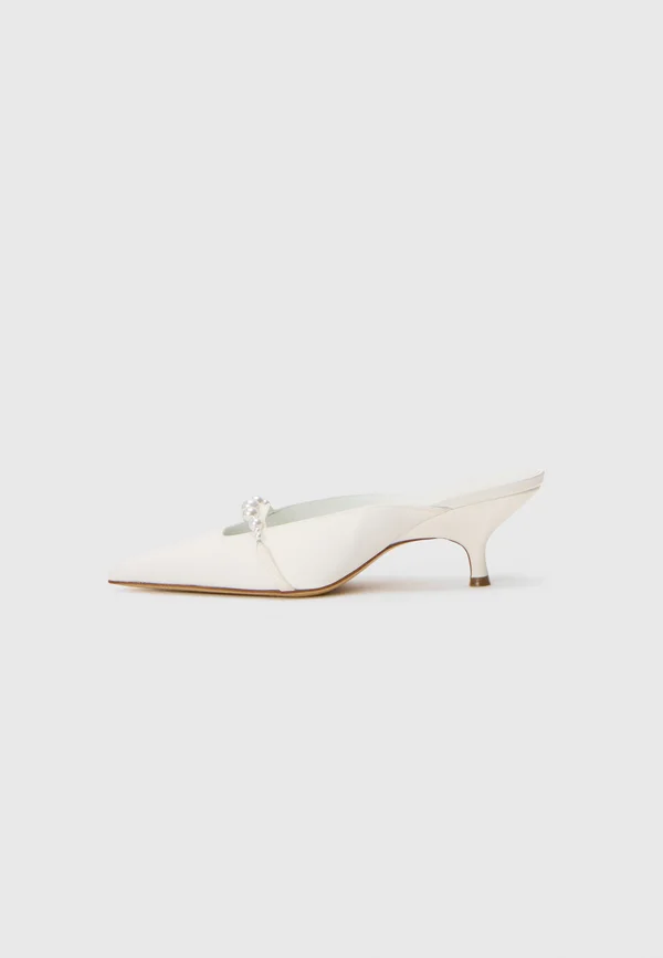 Heeled mules - white