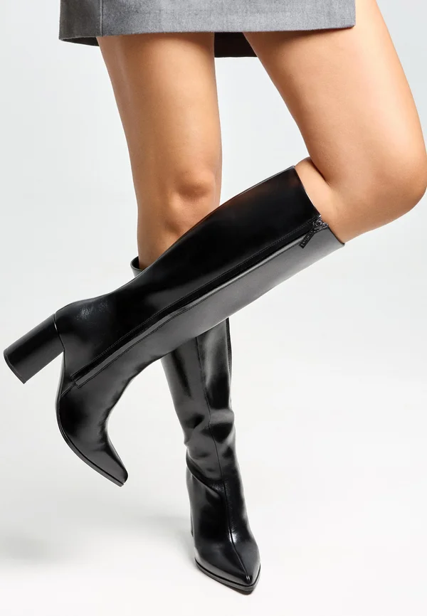 High heeled boots - black
