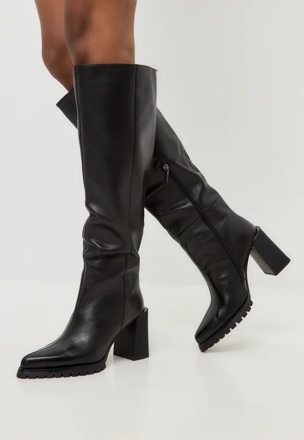 High heeled boots - black