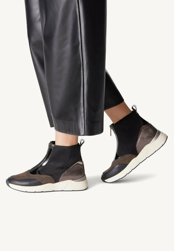 High-top trainers - black comb