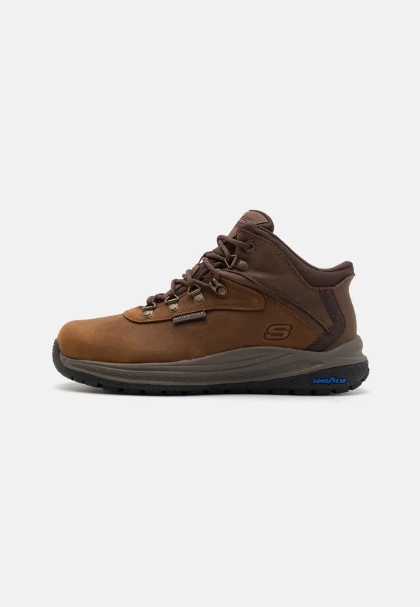 High-top trainers - brown