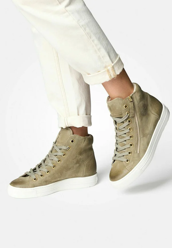 High-top trainers - twice hunter