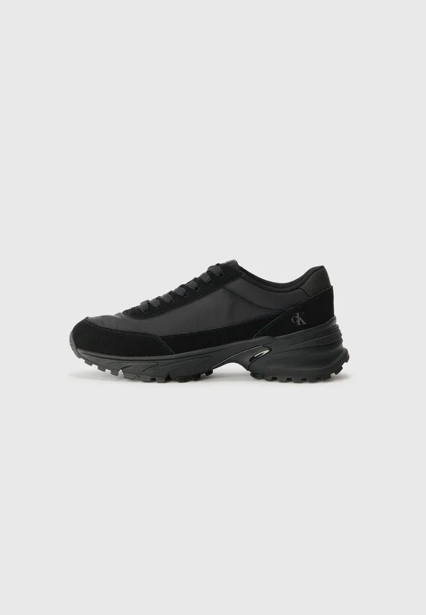 HIKE RUNNER CASUAL - Trainers - triple black