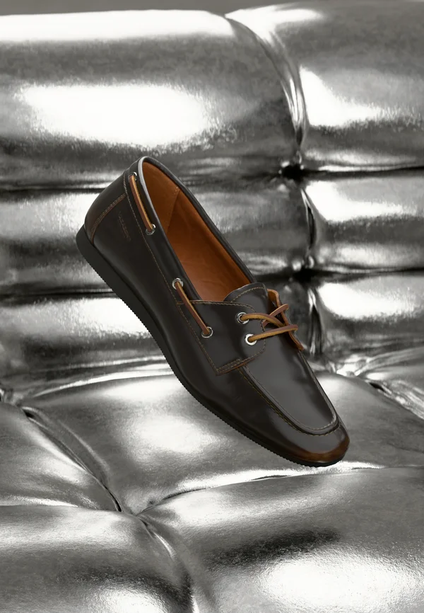 HILLARY - Boat shoes - brown