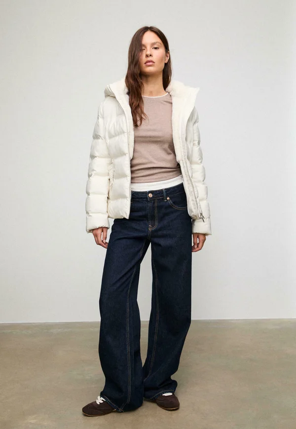 HOODED PUFFER - Winter jacket - white