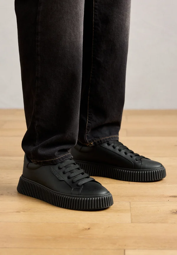 HOPPER - Trainers - black