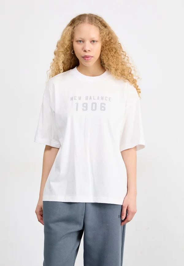 ICONIC COLLEGIATE OVERSIZED - Print T-shirt - white