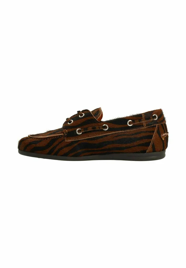 IN ZEBRAFELL-OPTIK - Boat shoes - cognac