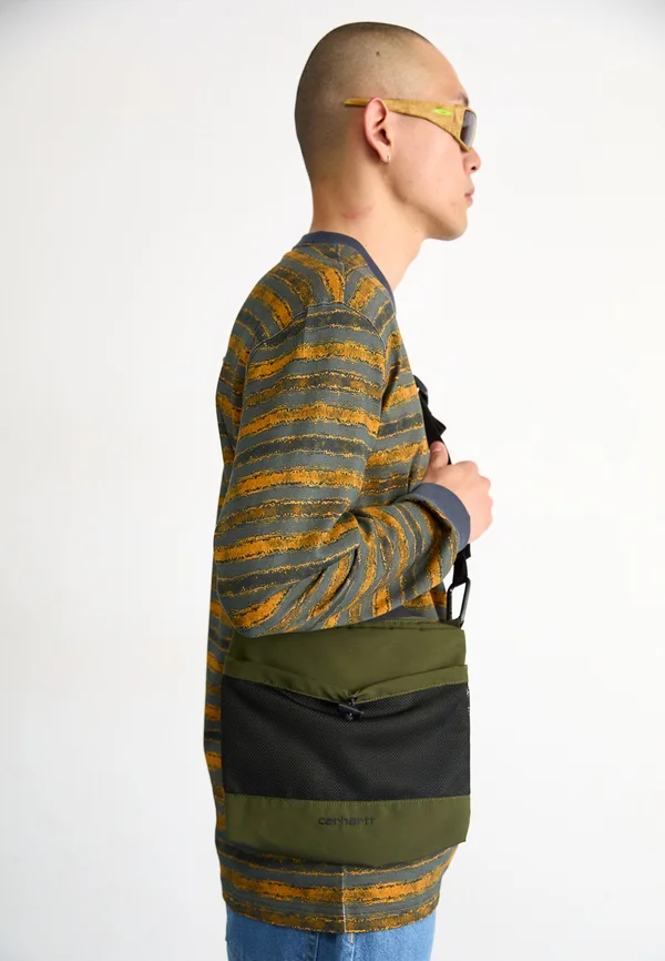 IRWIN SHOULDER BAG UNISEX - Cross body bag - turtle/black