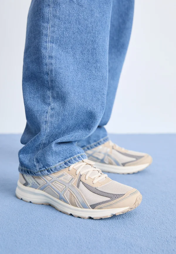 JOG 100S UNISEX - Trainers - oatmeal/pure silver