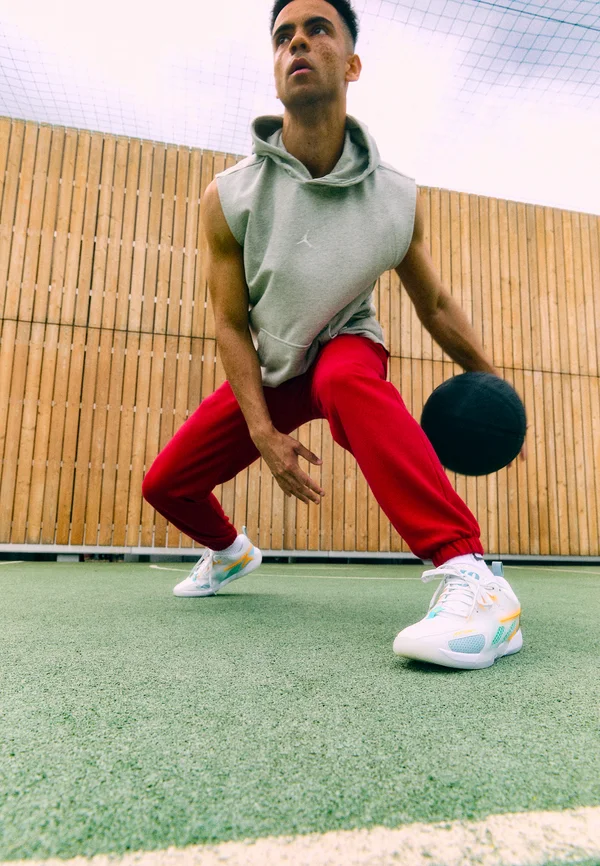 JORDAN HEIR UNISEX - Basketball shoes - off white/orange/blue