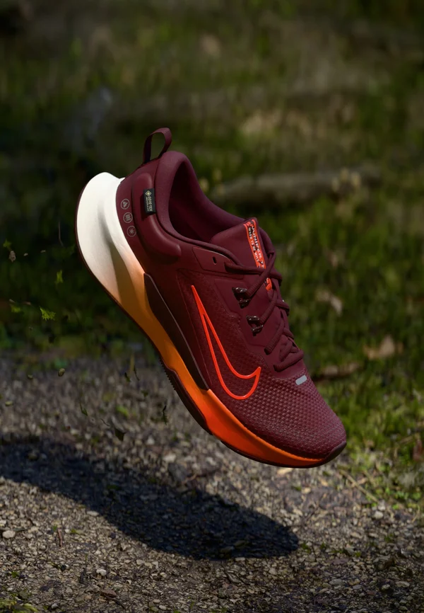 JUNIPER - Trail running shoes - dark team red/hyper crimson/burgundy crush/sail