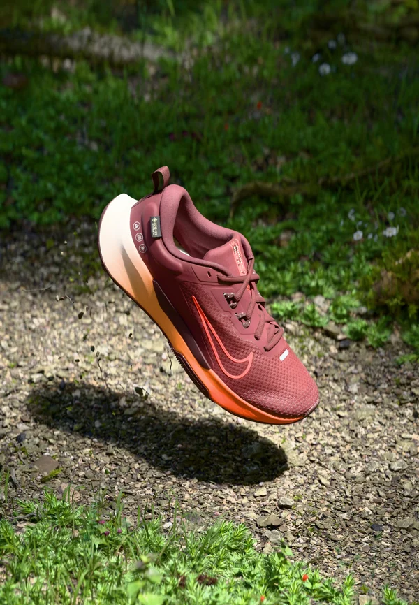 JUNIPER - Trail running shoes - dark team red/hyper crimson/burgundy crush/sail