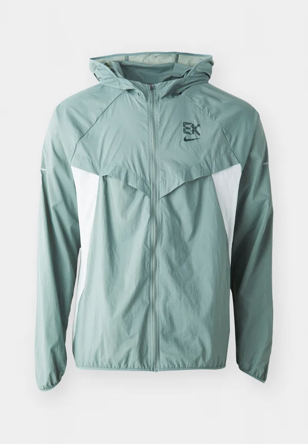 KIPCHOGE STRIDE - Running jacket - light silver/clay green