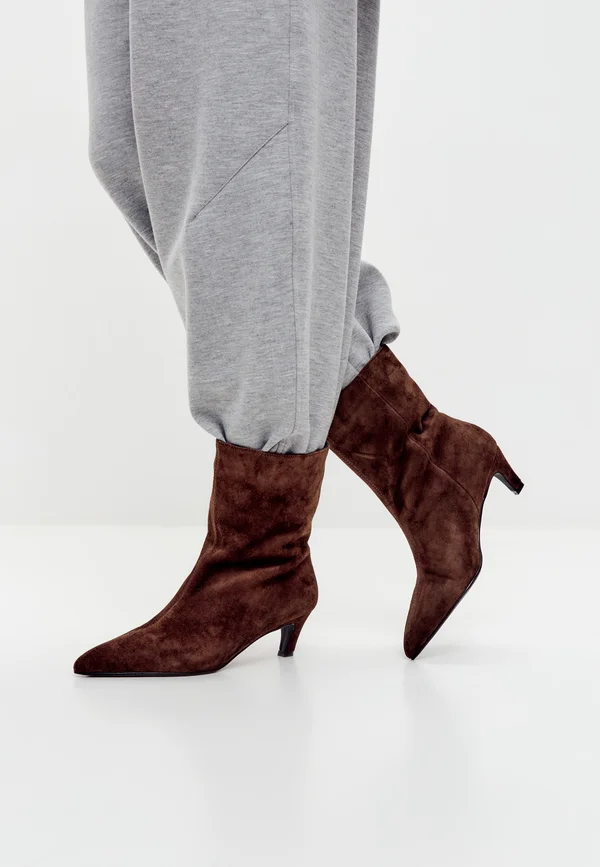 KITTEN HEEL  - Classic ankle boots - brown