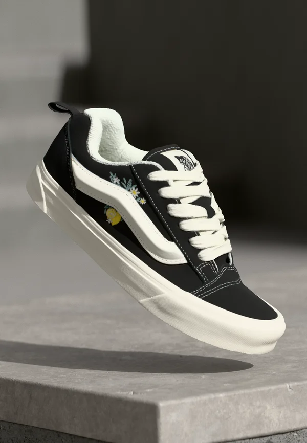 KNU SKOOL UNISEX - Skate shoes - black