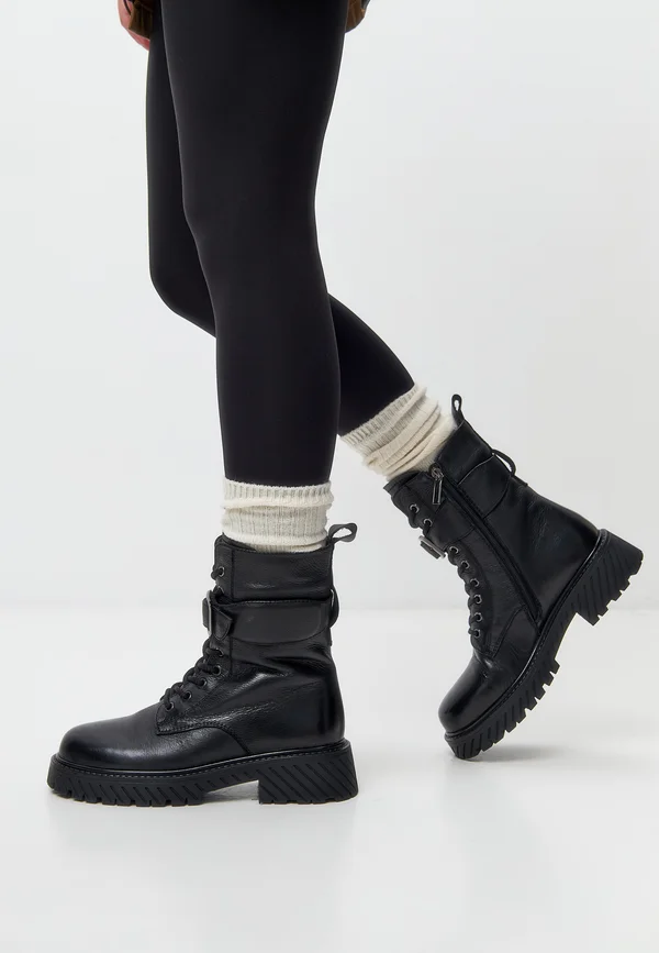 Lace-up ankle boots - black