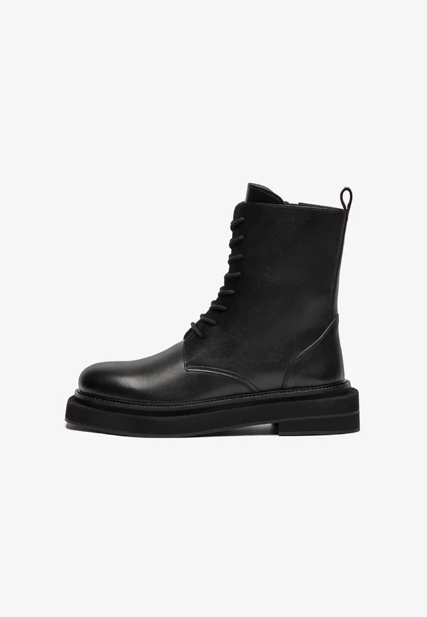 Lace-up ankle boots - black