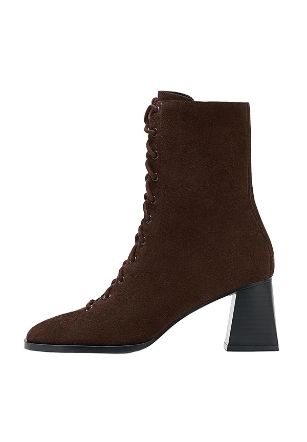 Lace-up ankle boots - brown