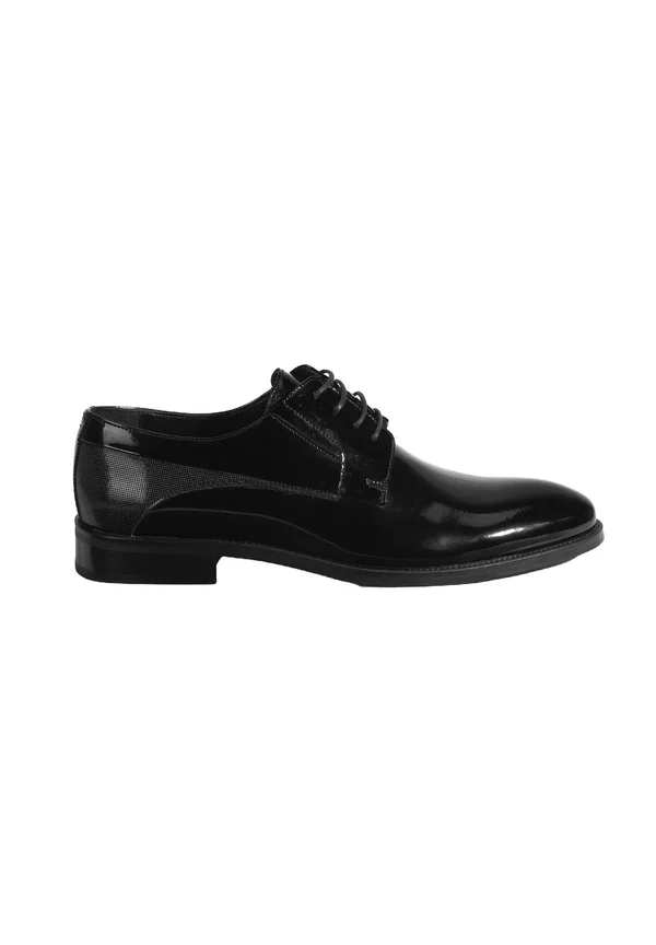 Lace-ups - black