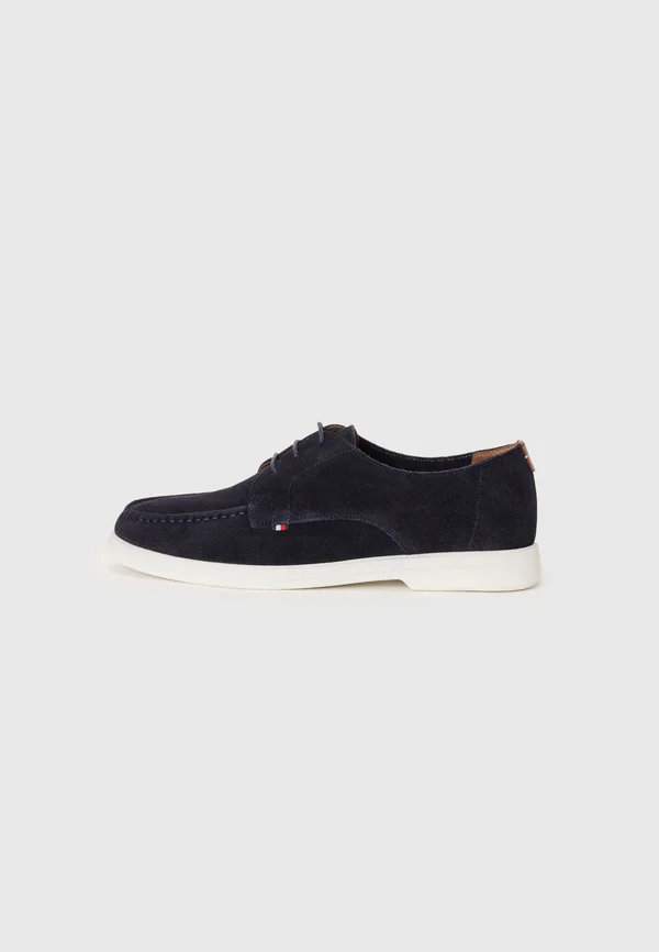 Lace-ups - desert sky