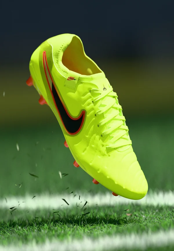 LEGEND 10 PRO AG - Football boots artificial grass - volt/black