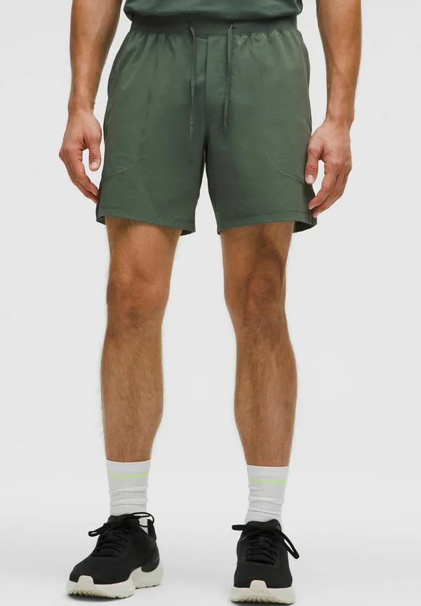 LICENSE TO TRAIN - Shorts - palm deco