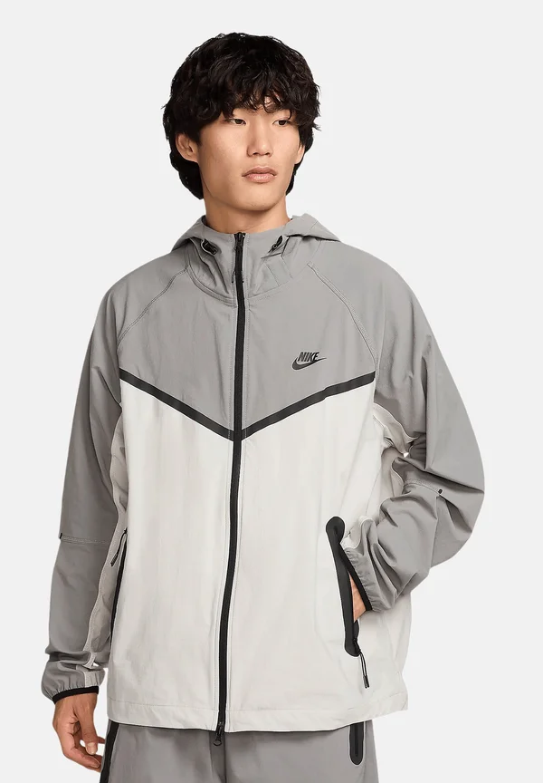 LIFESTYLE TECH  - Light jacket - braun