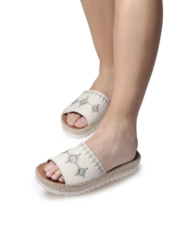 LILI - Mules - pedra