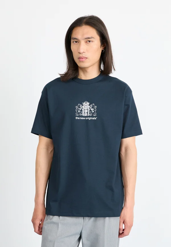 LION SPEAKER TEE - Print T-shirt - navy/white