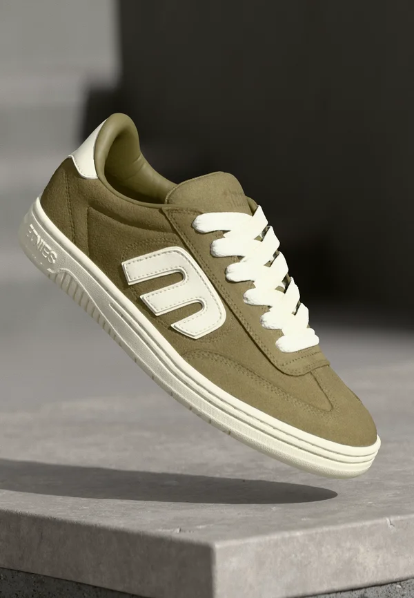 LOCUT UNISEX - Skate shoes - olive/white