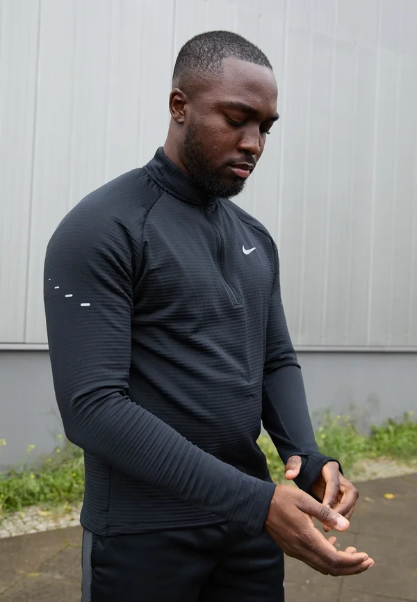 Long sleeved top - black