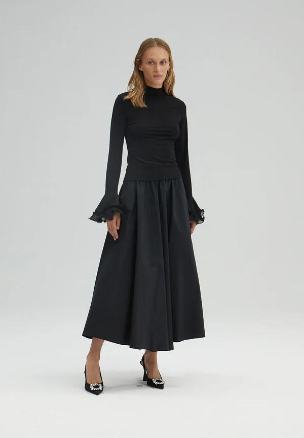 Long sleeved top - black