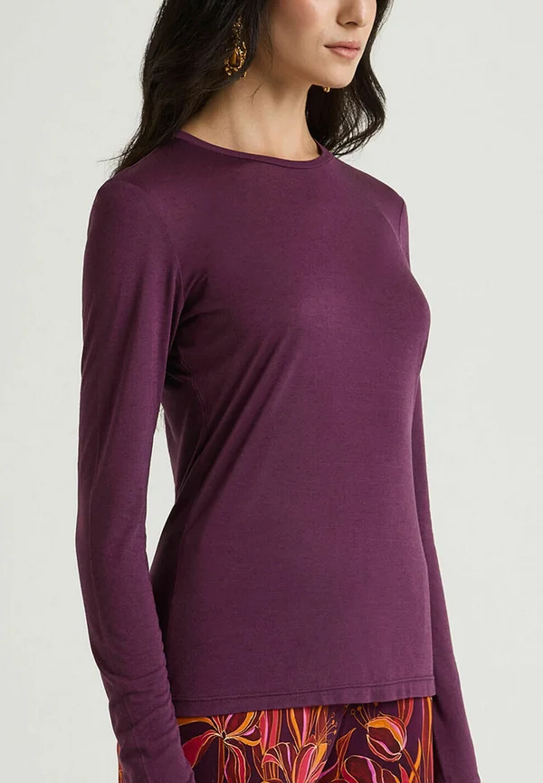 Long sleeved top - must