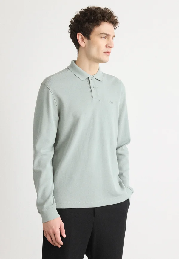 Long sleeved top - open green