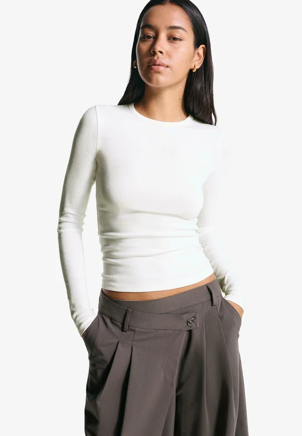 Long sleeved top - white