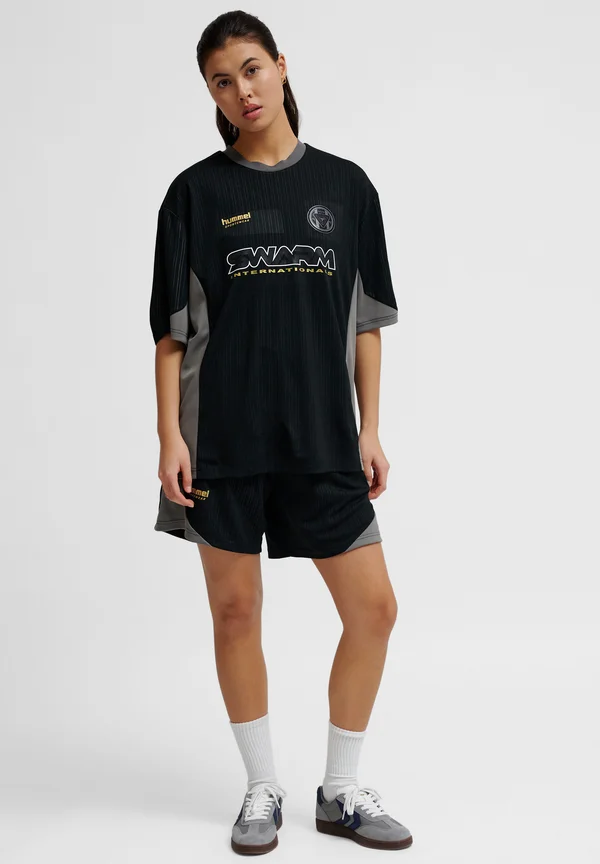 LOOSE CORER - Print T-shirt - black