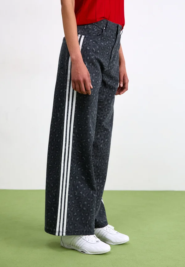 LOOSE PANTS - Relaxed fit jeans - multicolor/carbon