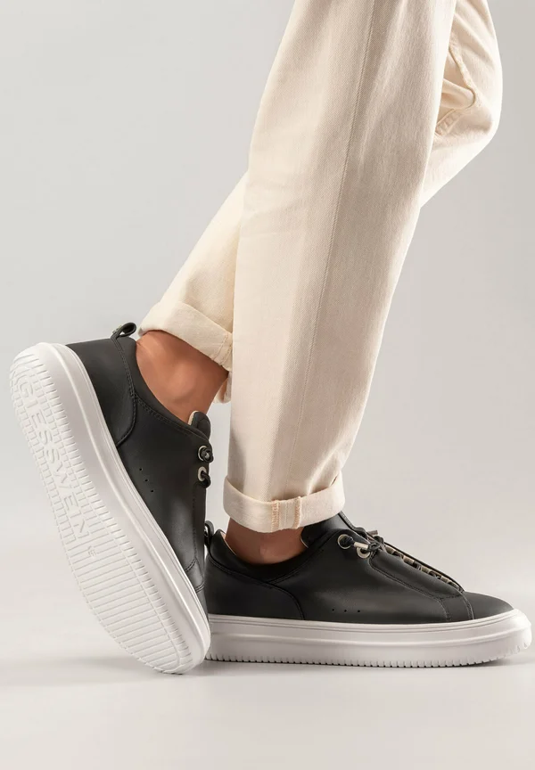 LUX - Trainers - raven