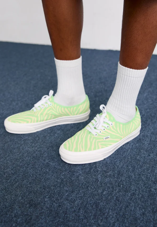 LX AUTHENTIC 44 UNISEX - Trainers - pistachio green