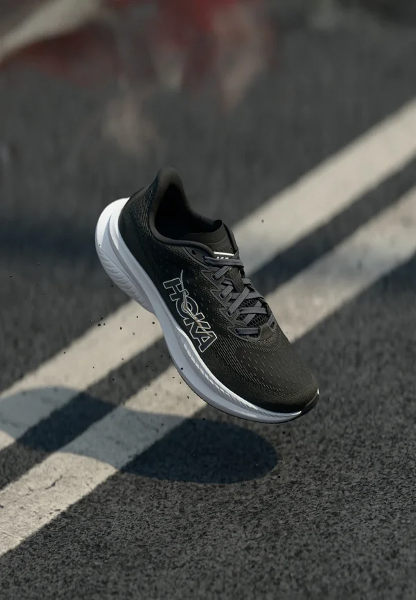 MACH 6 - Road running shoes - black/white