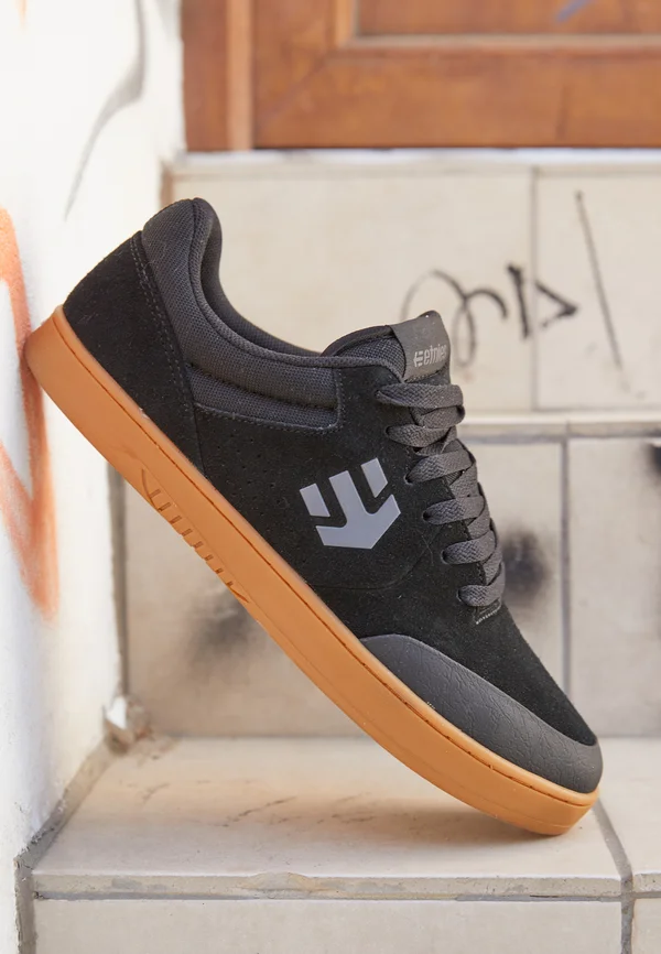 MARANA - Skate shoes - black/white