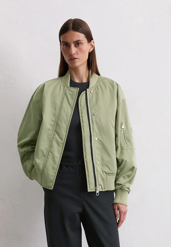 MARC O’POLO X DFB TRAVEL COLLECTION BLOUSON, KNITTED DETAILS, CONTRAST LINING, WELT POCKETS - Bomber Jacket - smooth sage