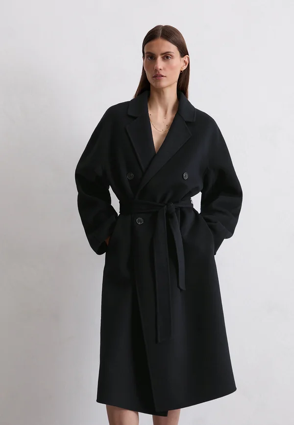 MARC O’POLO X DFB TRAVEL COLLECTION DOUBLE FACE COAT, DOUBLE BREASTED, BELTED, REVERS COLLAR - Classic coat - deep night blue