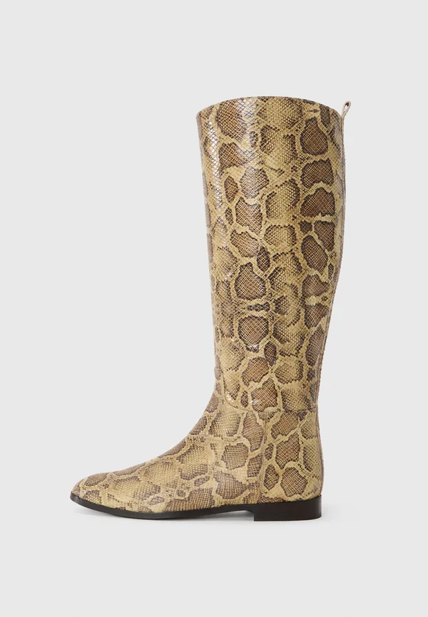 MARTA - Boots - python