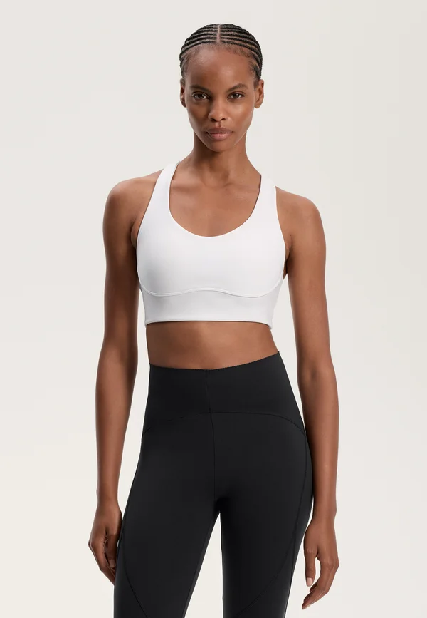 MEDIUM-SUPPORT COMPRESSIVE WITH CUPS - Medium support sports bra - white