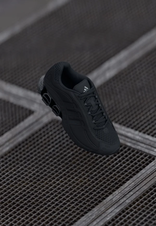MEGARIDE O1 UNISEX - Trainers - core black/iron metallic