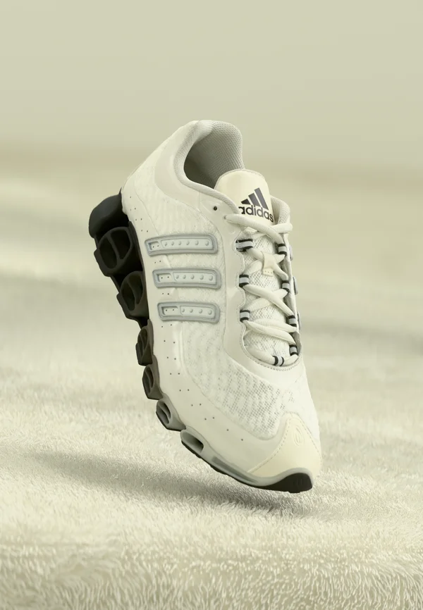 MEGARIDE UNISEX - Trainers - matte silver-coloured/core black