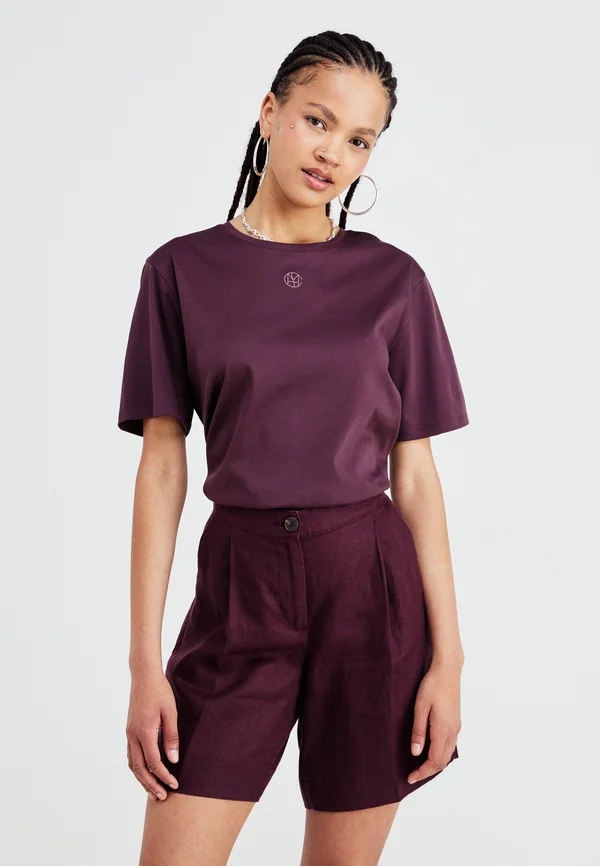 MELEA ICON TEE - Basic T-shirt - fudge/huckleber