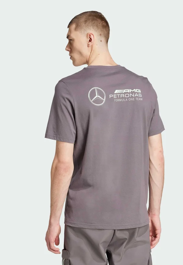 MERCEDES - AMG PETRONAS FORMULA ONE TEAM PREMIUM WOVEN GRAPHIC MEN - Print T-shirt - grey strata   frozen green